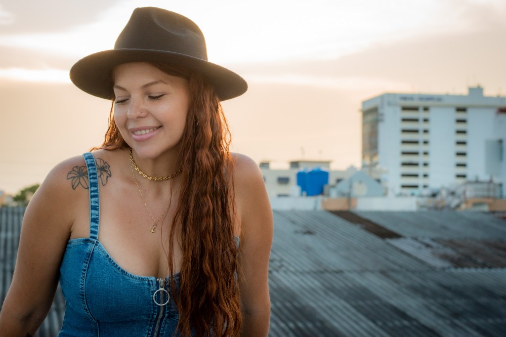 ginger traveler girl traveller